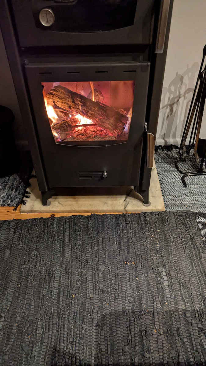 Thermiki ATS 90-25 Oțel Soba pe lemne cu Cuptor 12.25kW Negru