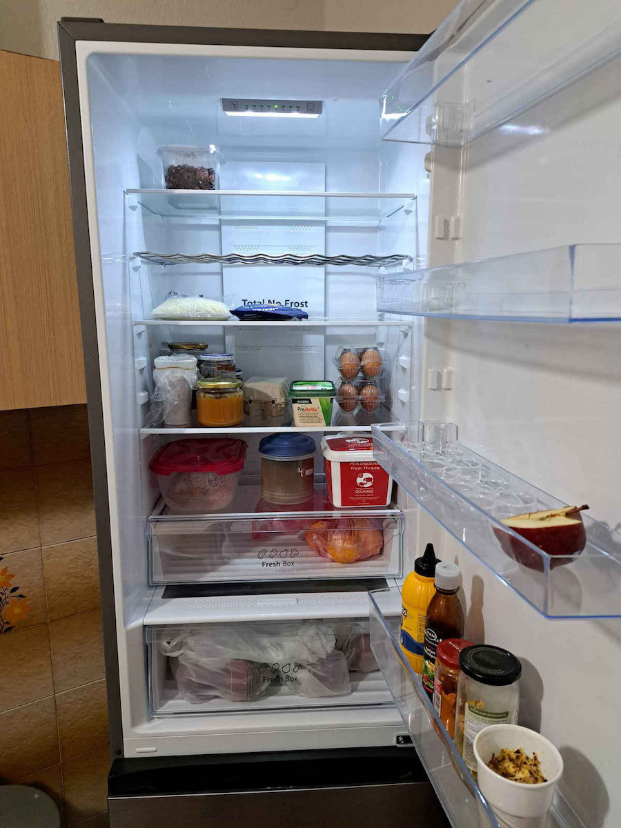 Hisense Fridge-Freezer 336lt Total NoFrost H210xW64.5xD62.8cm Inox RB440N4ACA