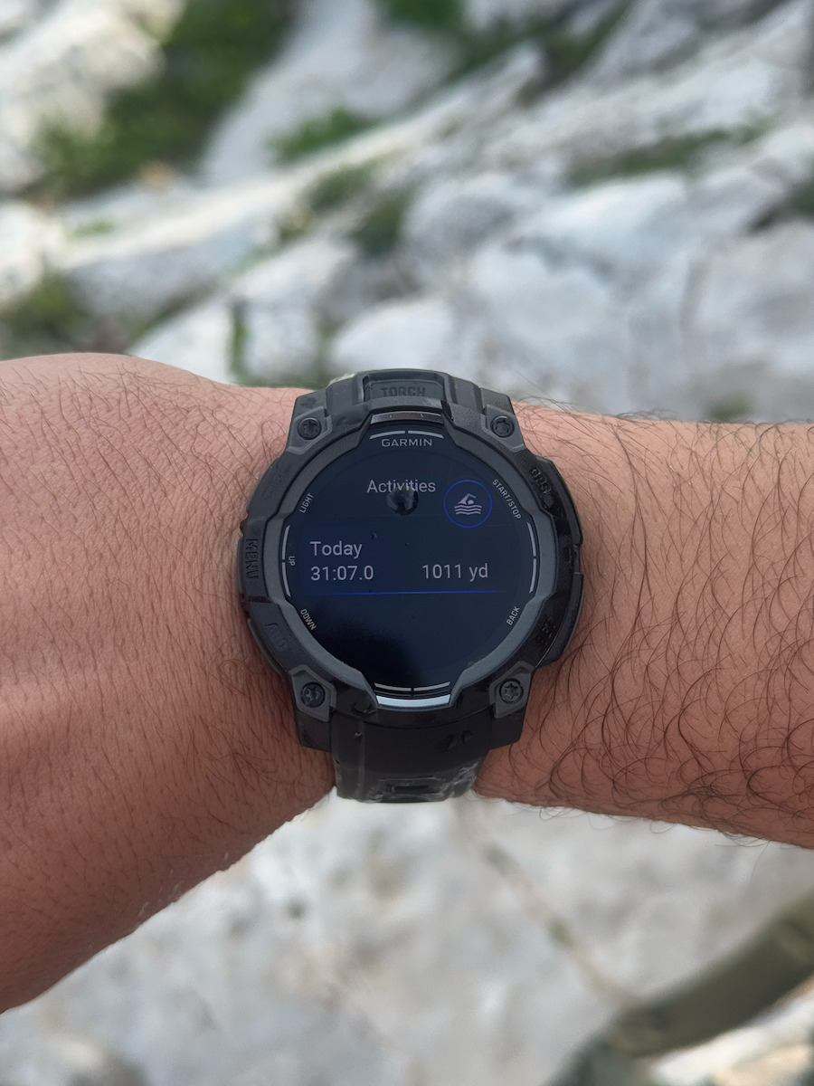 Garmin Instinct 3 AMOLED Aluminium 50mm Wasserdicht Smartwatch mit  Pulsmesser (Black/Bolt Blue Band) | Skroutz Germany