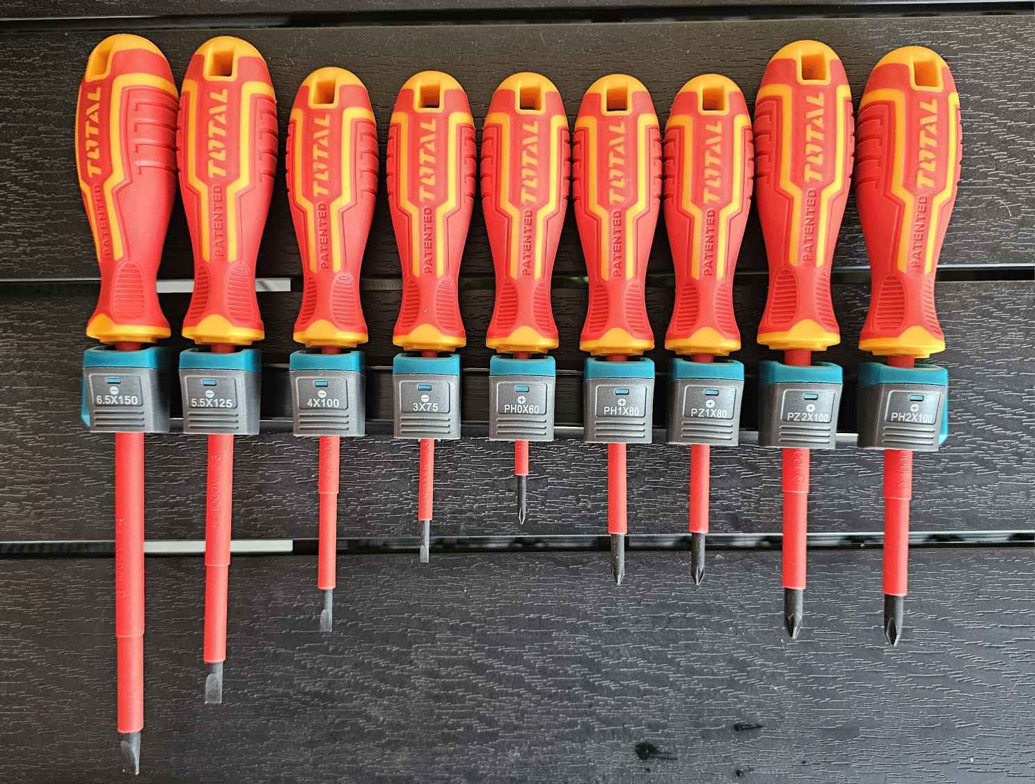 Total Σετ 9 Κατσαβίδια Ηλεκτρολόγου VDE 1000V με 9 Εναλλασσόμενες Μύτες