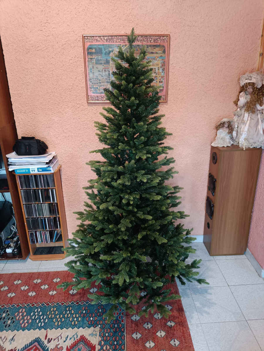 Коледно дърво Emerald 180cm с 761 Клони