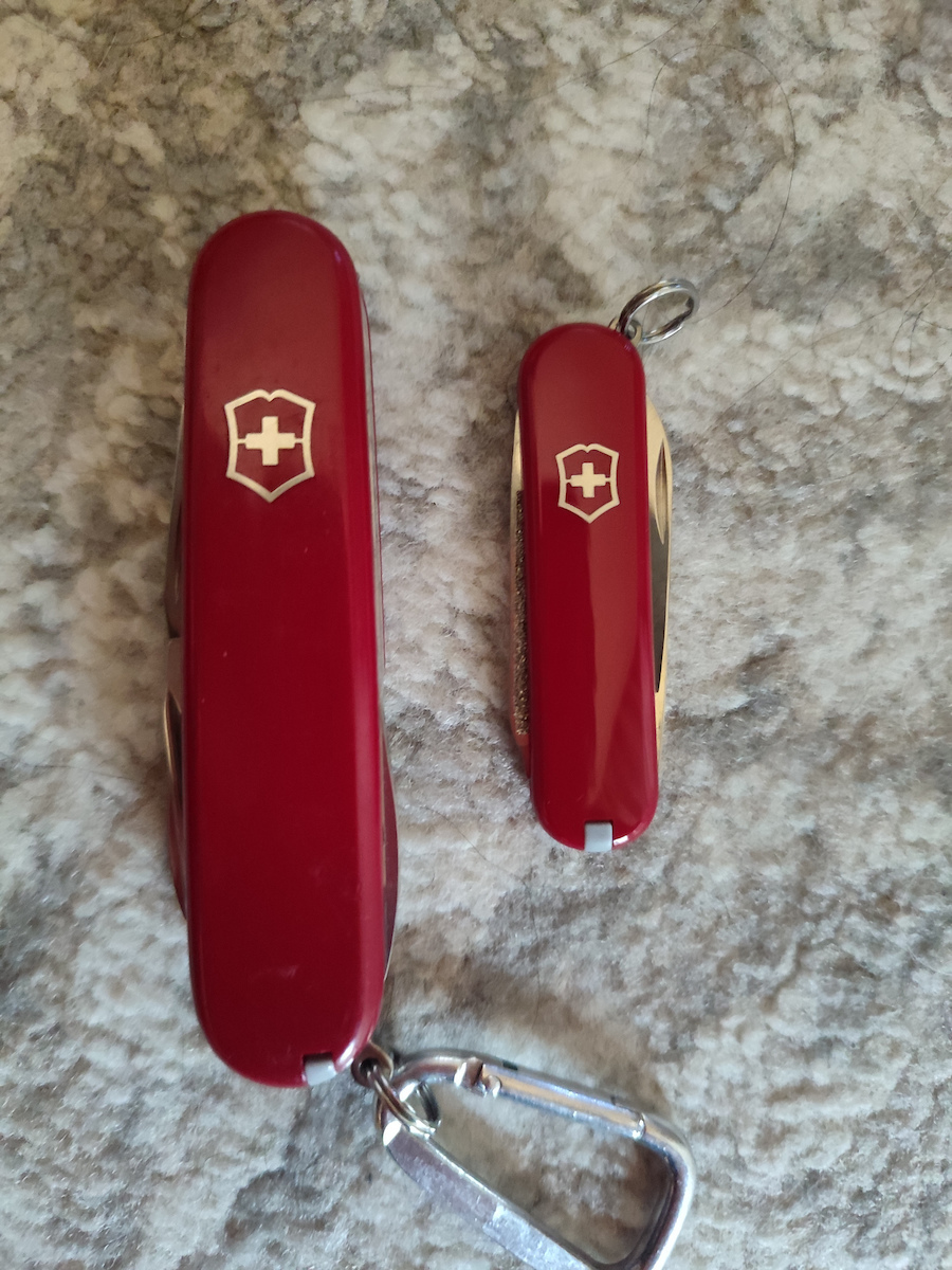 Victorinox Escort Ελβετικός Σουγιάς Κόκκινος