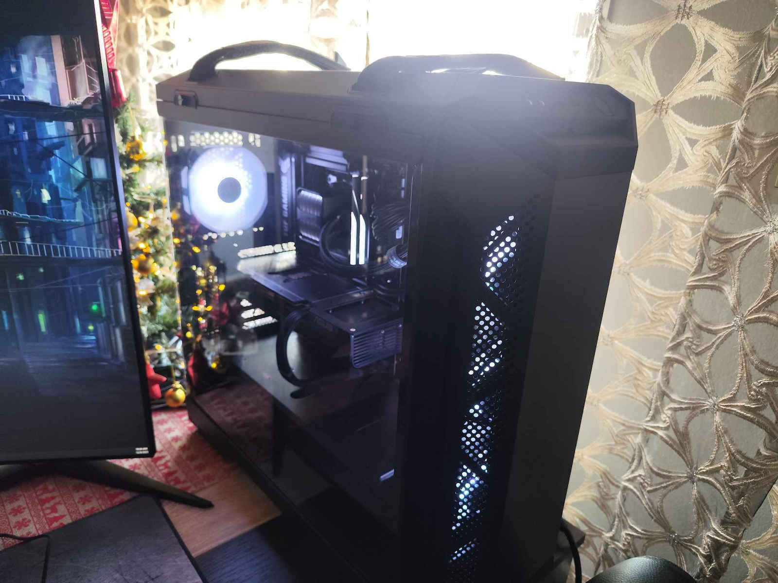 Asus TUF GT501 Gaming Midi Tower Κουτί Υπολογιστή με Πλαϊνό Παράθυρο και RGB Φωτισμό Μαύρο
