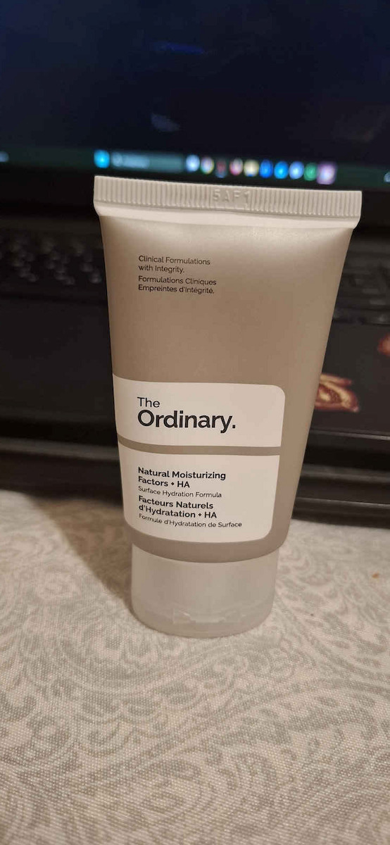 The Ordinary Natural Moisturizing Factors & HA Cremă de Față 24 Ore pentru Hidratare și Reconstrucție cu Acid Hialuronic și Ceramide 30ml