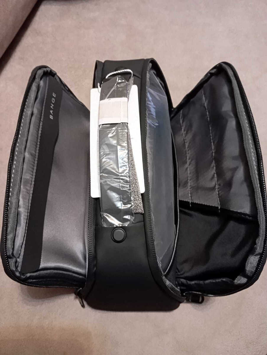 Toiletry Bag in Black color 27cm