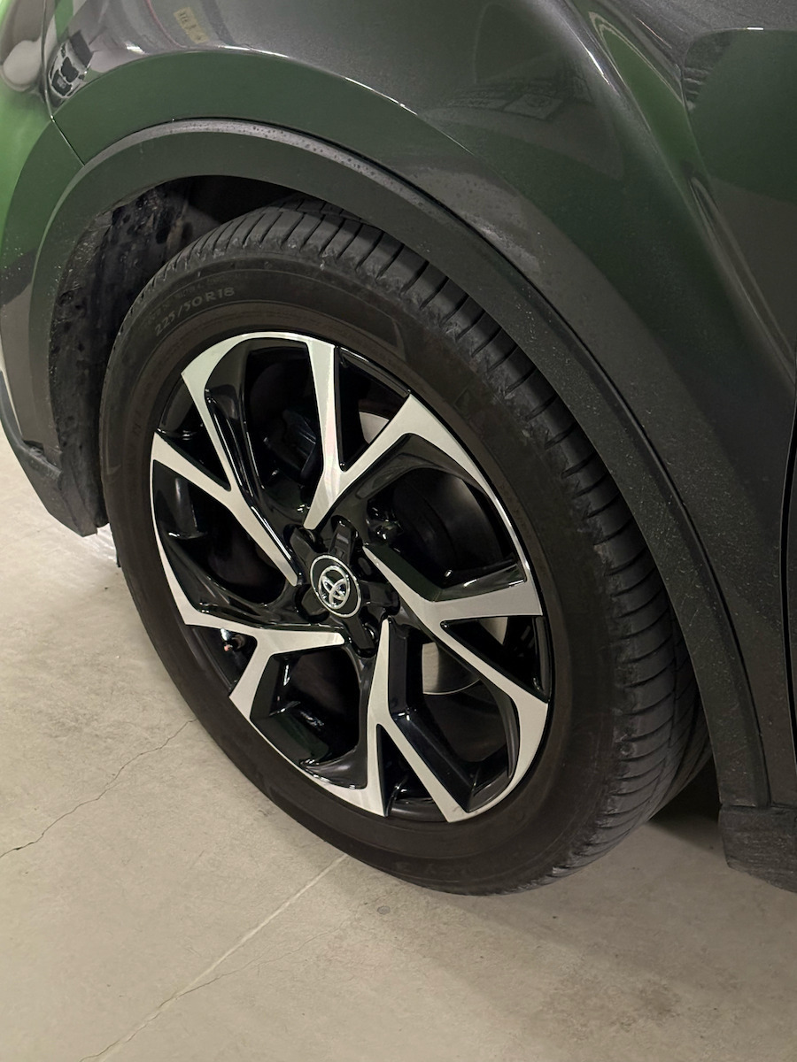 1 Piece Toyota Genuine Car Wheel Center Cap Glossy Black & Chrome C-hr 16'-22'