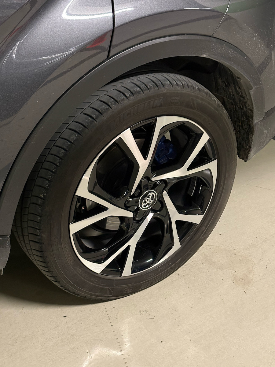 1 Piece Toyota Genuine Car Wheel Center Cap Glossy Black & Chrome C-hr 16'-22'