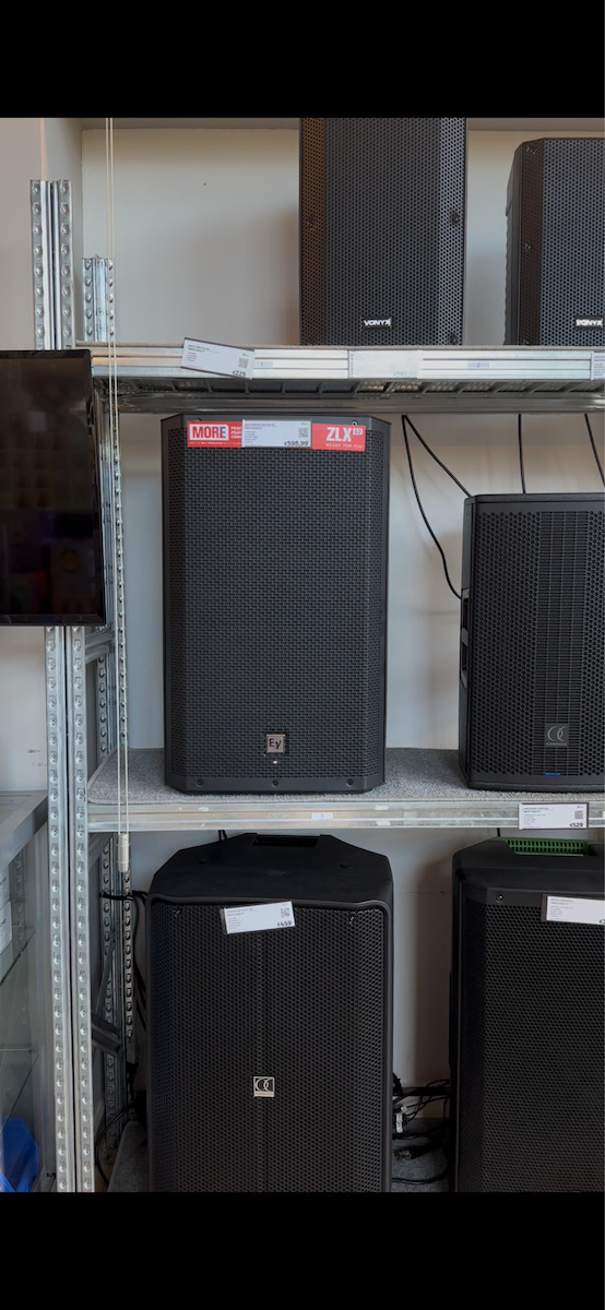 ZLX-15P-G2 Active Speaker PA 1000W with Woofer 15" 42.3x38.3x69.8cm.