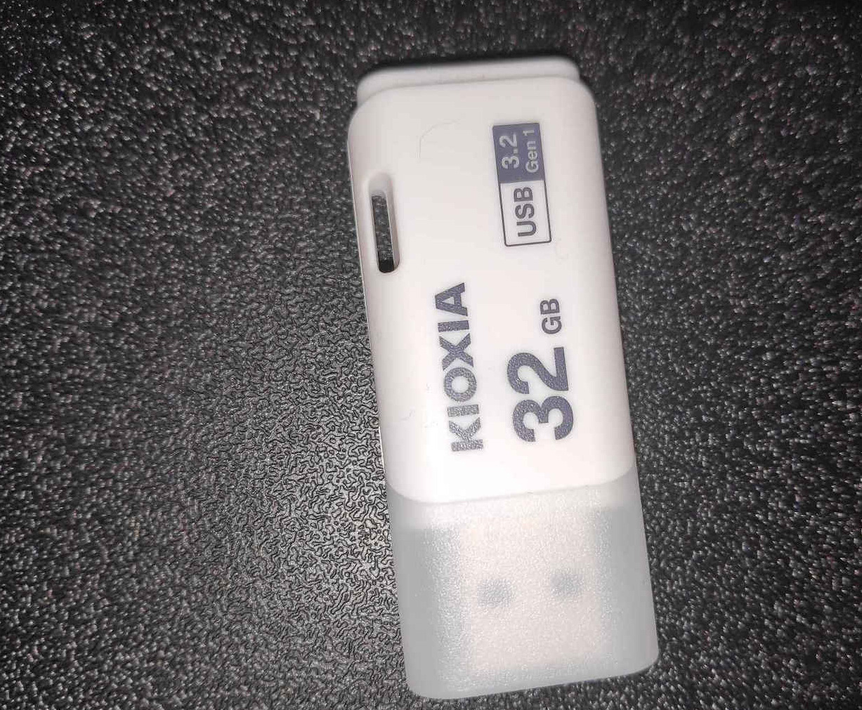 Kioxia TransMemory U202 32GB USB 2.0 Stick White