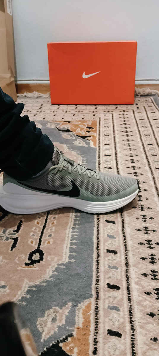 Revolution 8 Sport Shoes Running Black
