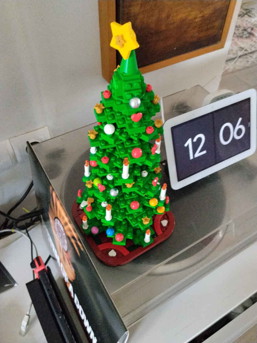 LEGO Seasonal Christmas Tree for 12+ Years 784 Pieces