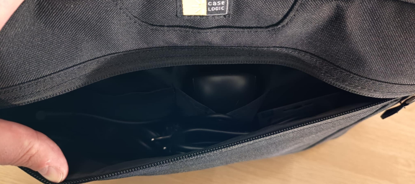 Case Logic TOP Loading Τσάντα Ώμου / Χειρός για Laptop 15.6" σε Μαύρο χρώμα