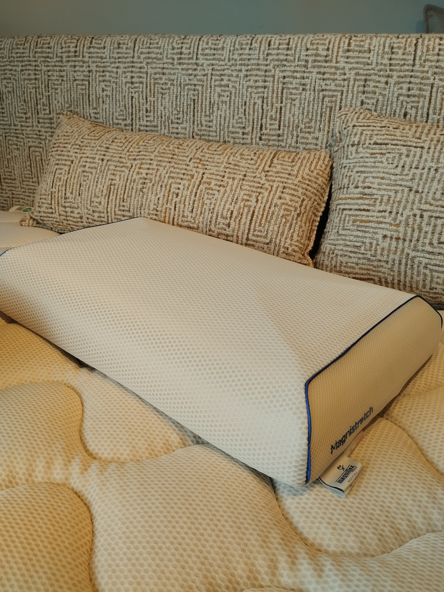 Magniflex Magnistretch Memory Foam Anatomic Bed Pillow 42x72x13cm