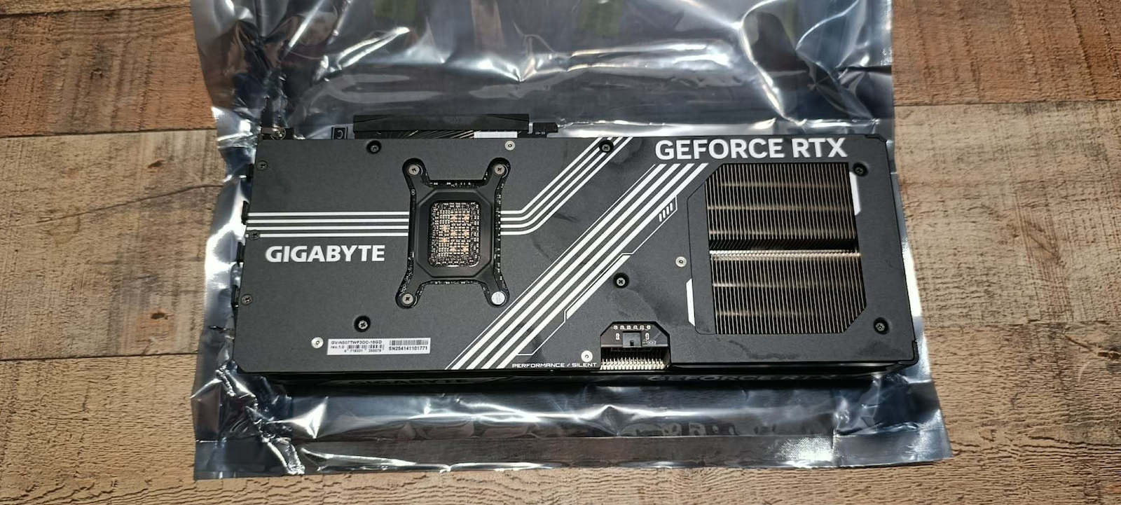 Gigabyte GeForce RTX 5070 Ti 16GB GDDR7 Windforce OC SFF Κάρτα Γραφικών