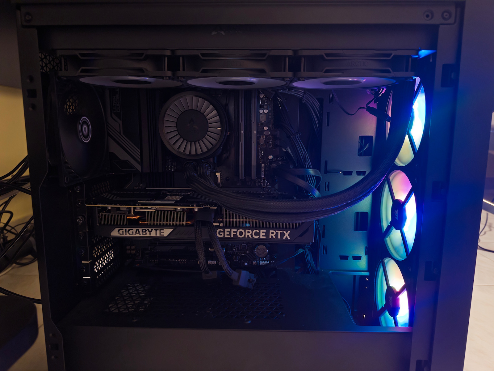 Gigabyte GeForce RTX 5070 12GB GDDR7 Windforce OC SFF Κάρτα Γραφικών