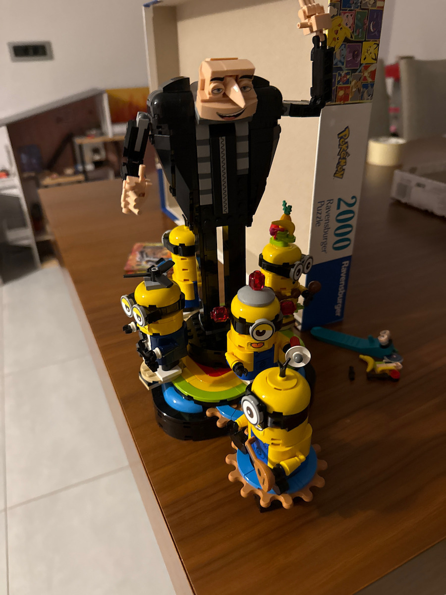 LEGO Minions Gru și Minions pentru 9+ Ani 839 Bucăți