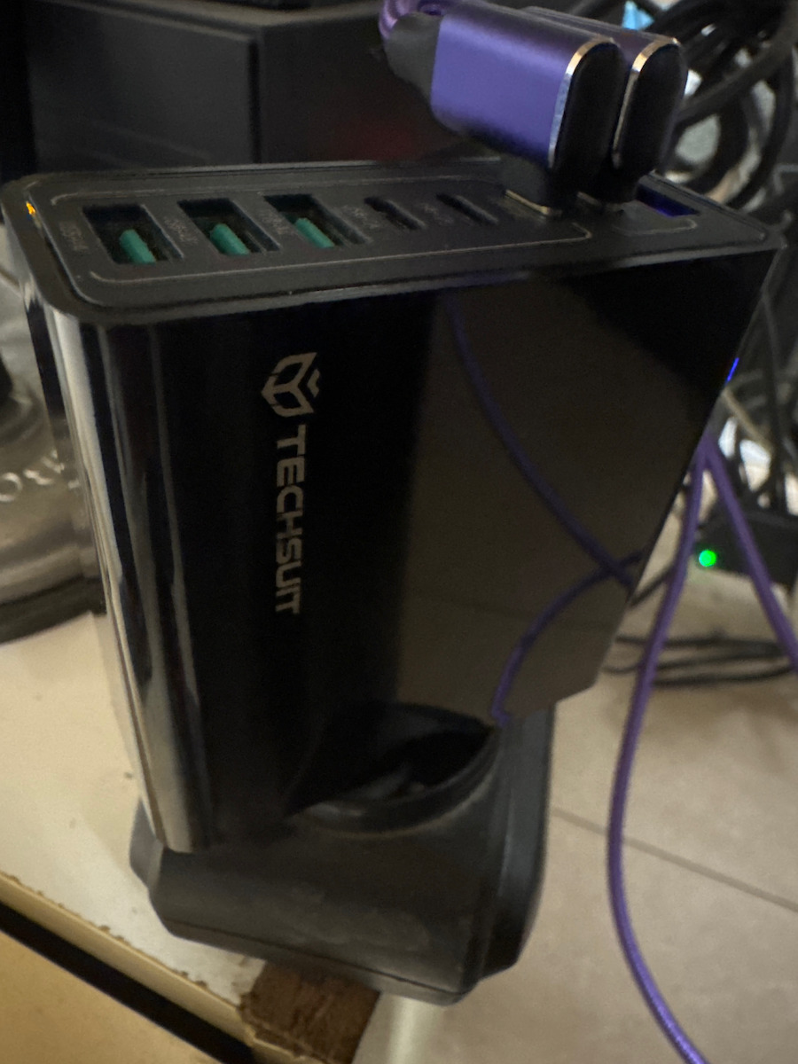 Techsuit Φορτιστής Χωρίς Καλώδιο με 4 Θύρες USB-A και 4 Θύρες USB-C 65W Power Delivery / Quick Charge 3.0 Μαύρος (CHPD224)