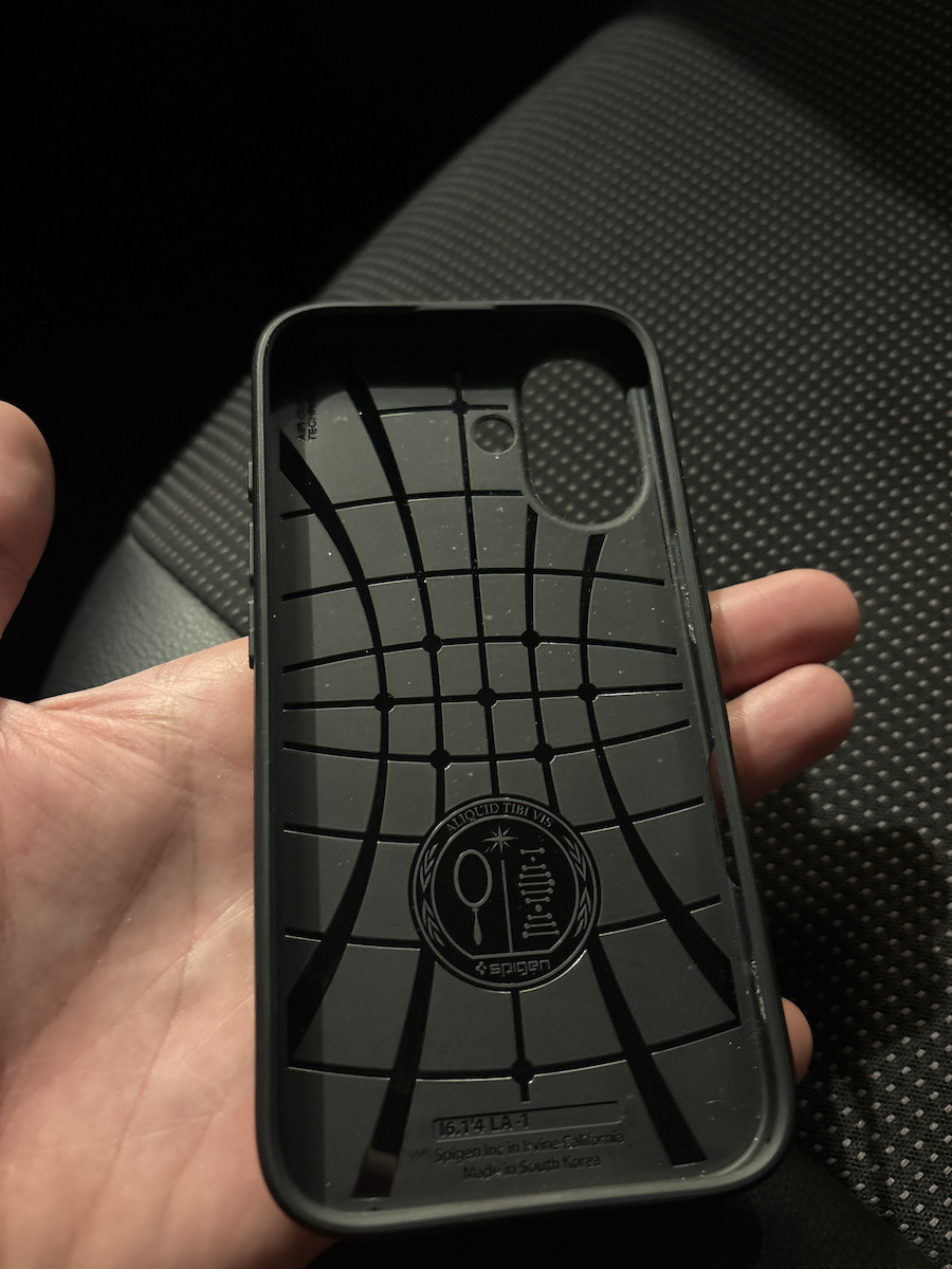 Spigen Liquid Air Задна корица Силикон 0.3мм матово черно (iPhone 16)