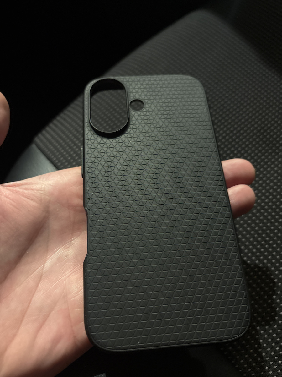 Spigen Liquid Air Задна корица Силикон 0.3мм матово черно (iPhone 16)