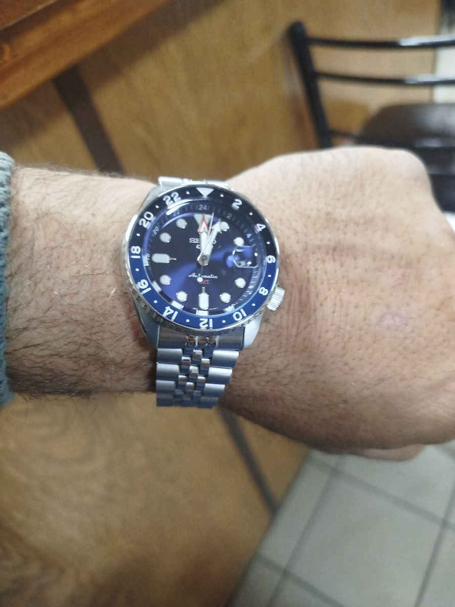 Seiko 5 Sports Men's Watch 42.5mm Automatic with Silver Metal Bracelet