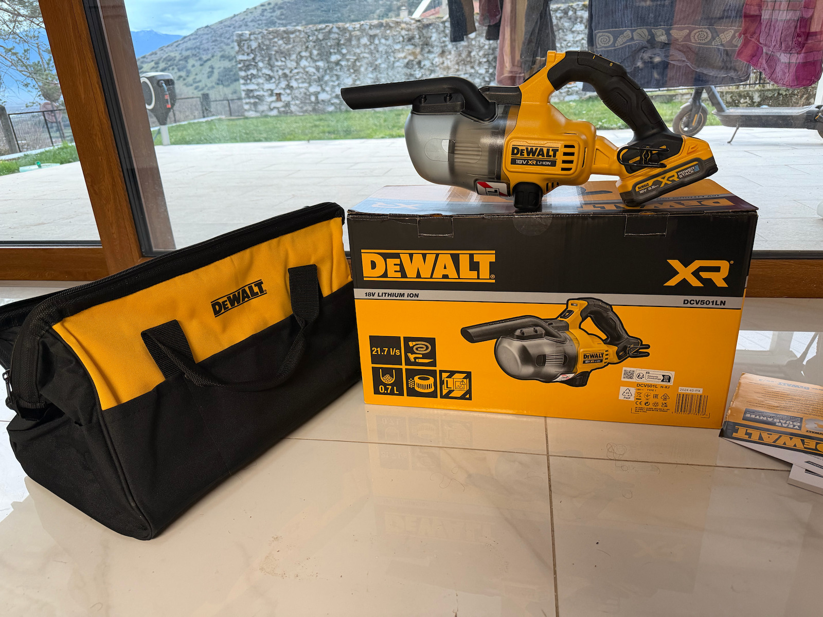 Dewalt Rechargeable Handheld Vacuum 18V without Battery and Charger Yellow