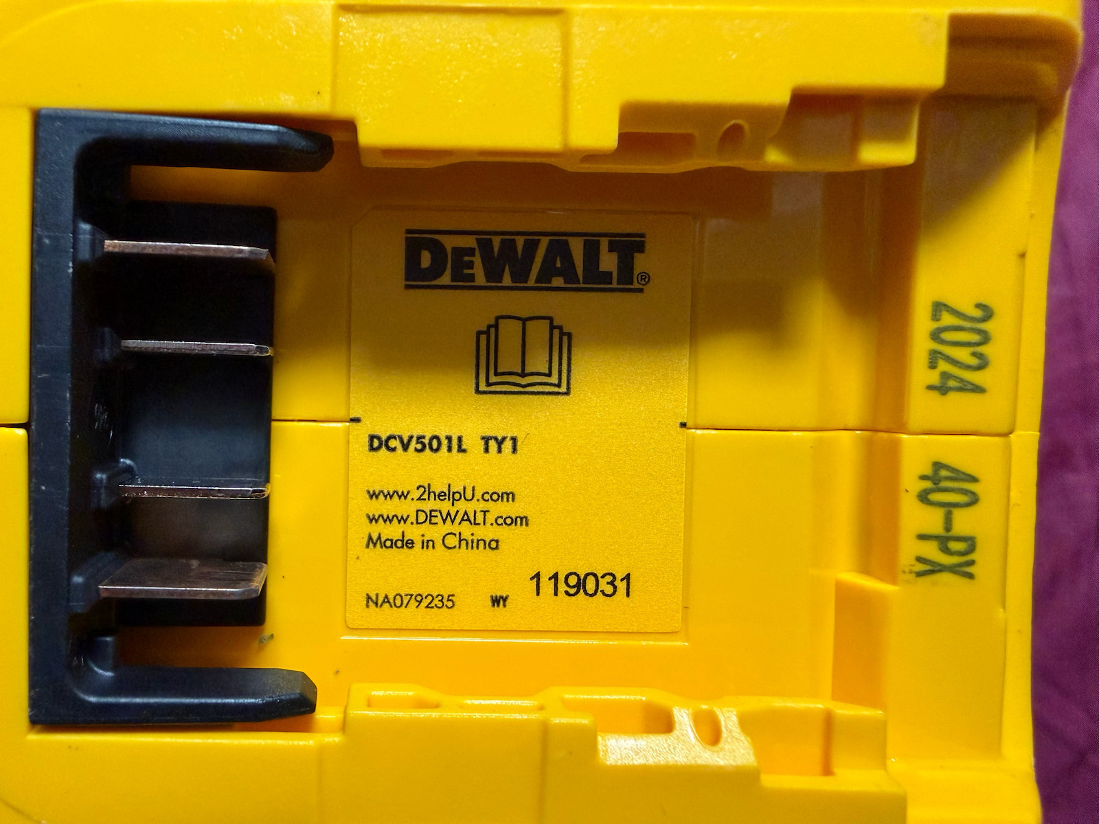 Dewalt Rechargeable Handheld Vacuum 18V without Battery and Charger Yellow