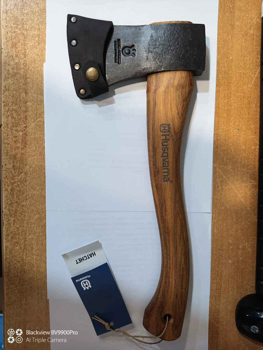 Husqvarna 576 92 64-01 Axe Shredding Length 37.5cm and Weight 600gr with Wooden Handle