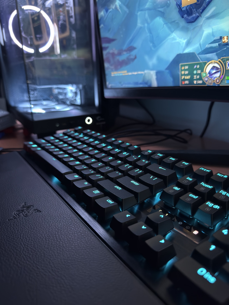 Razer Huntsman V3 Pro 8KHz Optical Gaming Keyboard with Razer Analog Optical Gen-2 switches and RGB lighting (International English)