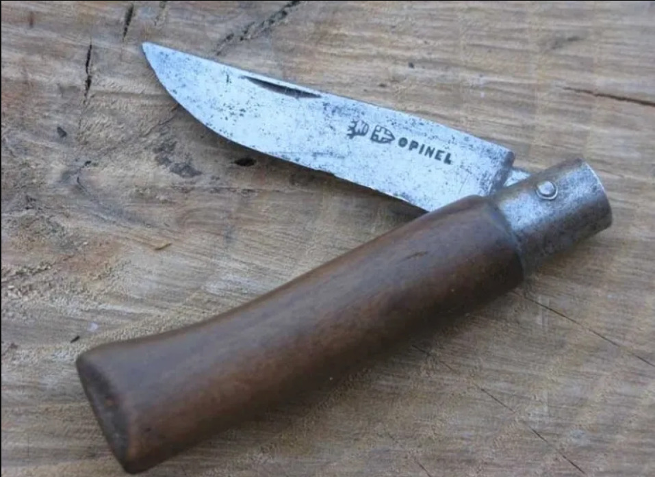 Opinel Νο.08 Σουγιάς Καφέ σε Δερμάτινη Θήκη