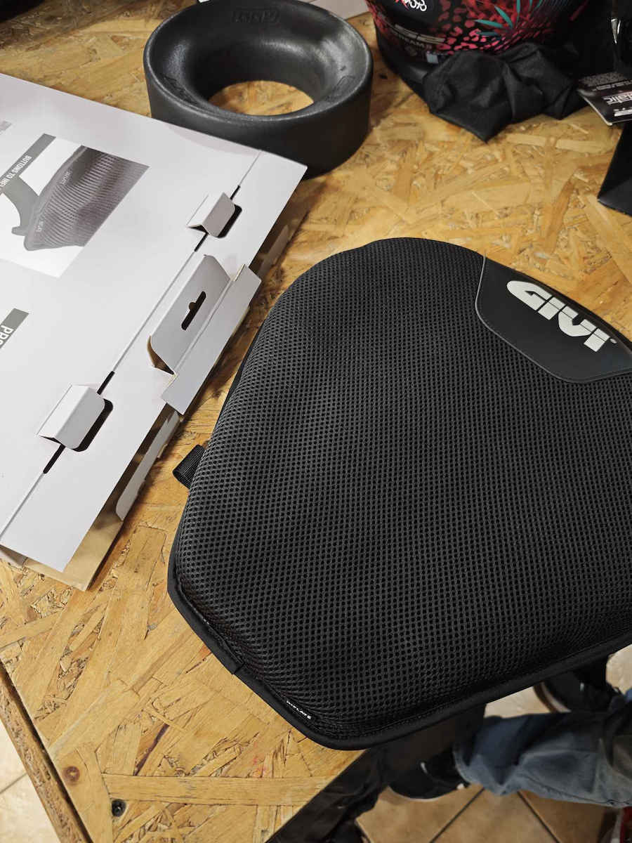 Air Seat Cushion S230 2 Integrated Valves Givi