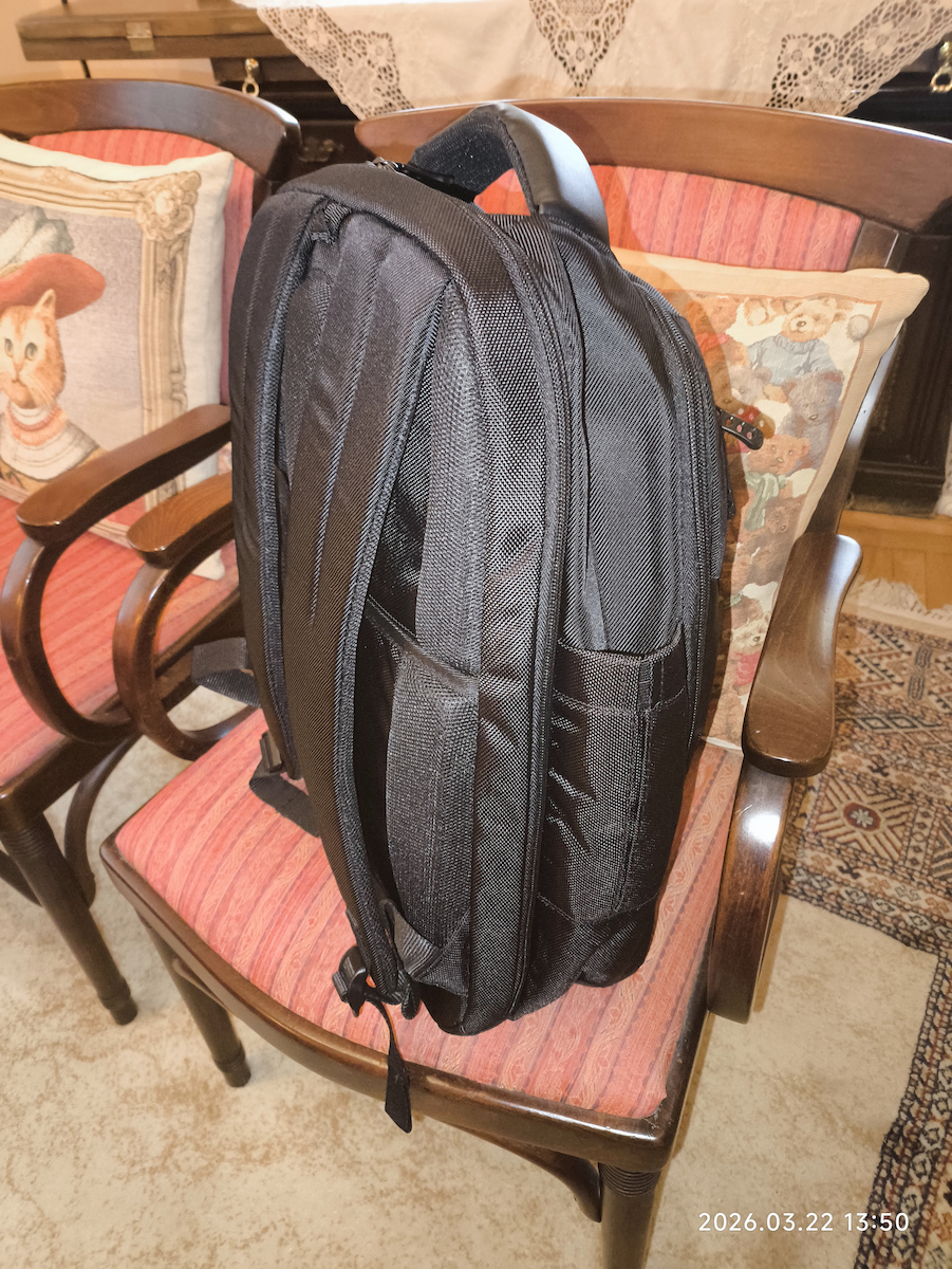 Polo Techera 18lt Black