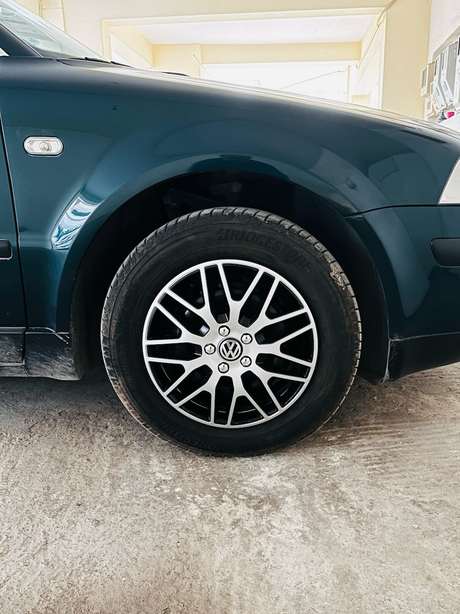 Versaco Auto Radkappen Set Dakar Nc mit Marke VW 4Stück 15" Silber/Silber