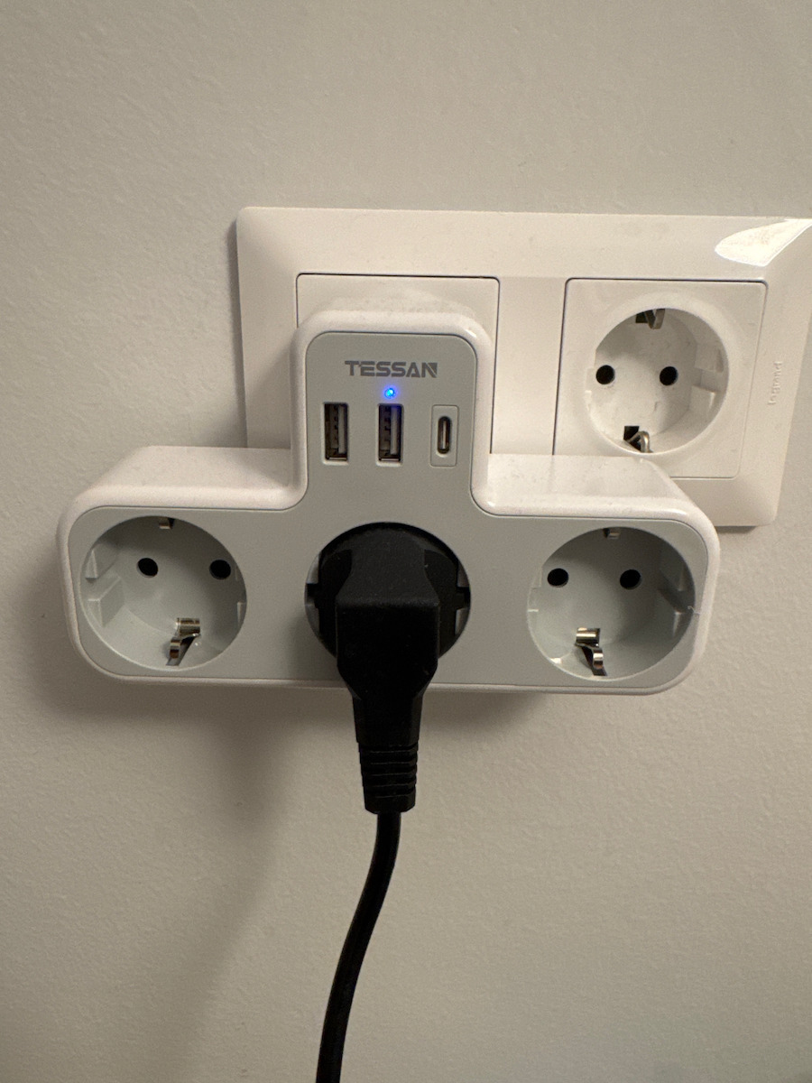 Tessan T-Shaped Wall Plug 3 Positions with 2 USB-A and 1 USB-C