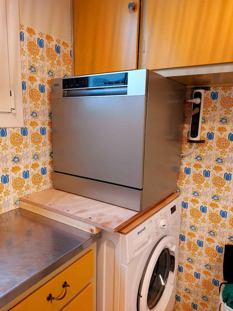 De'Longhi Mașină de spălat vase de blat pentru 8 seturi de vase L55xÎ59cm Alb