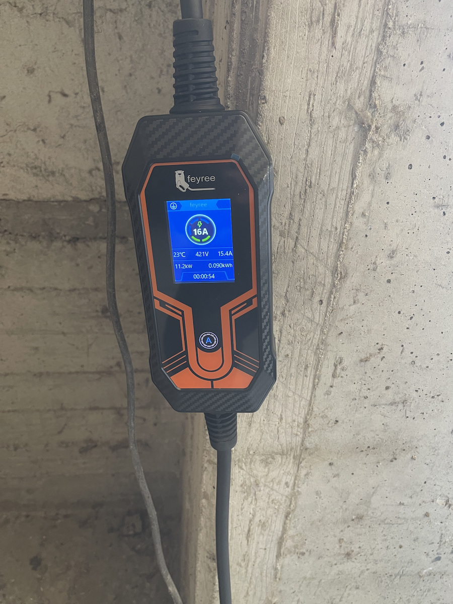 Feyree Portable Three-Phase 11kW Charging Station with Built-in Cable Type 2 (202301101)