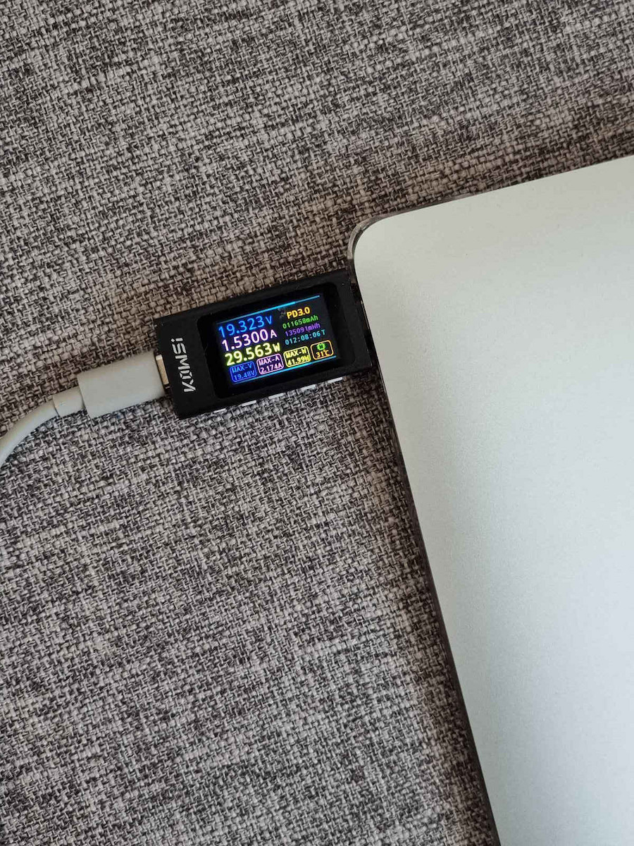 Samsung P4520 Power Bank 20000mAh 45W с 3 USB-C порта Power Delivery Бежов