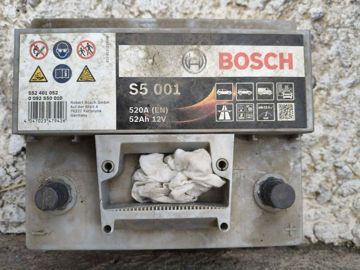 Bosch Batterie Auto S5001 mit Kapazität 52Ah und CCA 520A