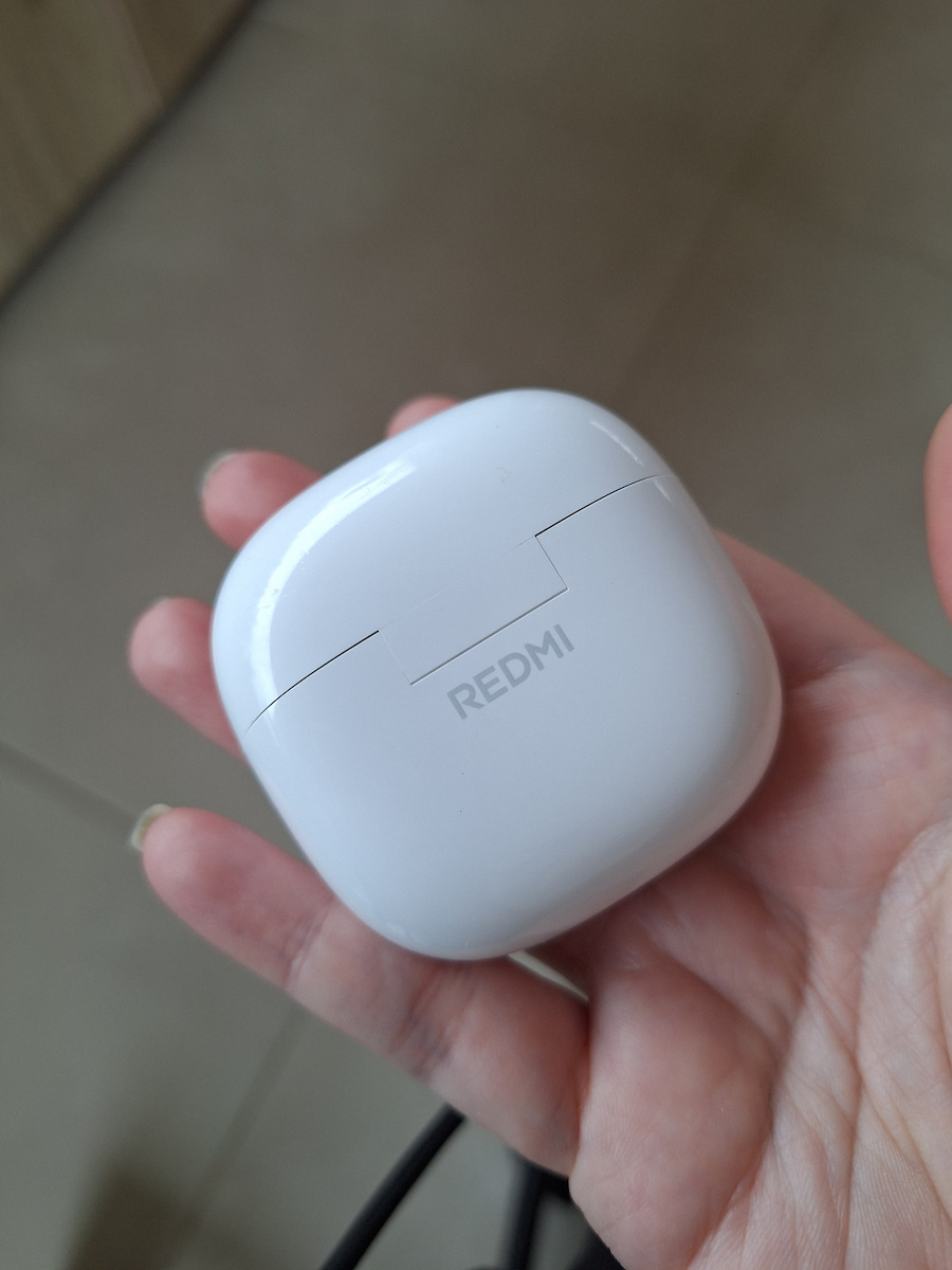 Xiaomi Redmi Buds 8 Lite Bluetooth Handsfree Earphones with Sweat Resistance and Charging Case White