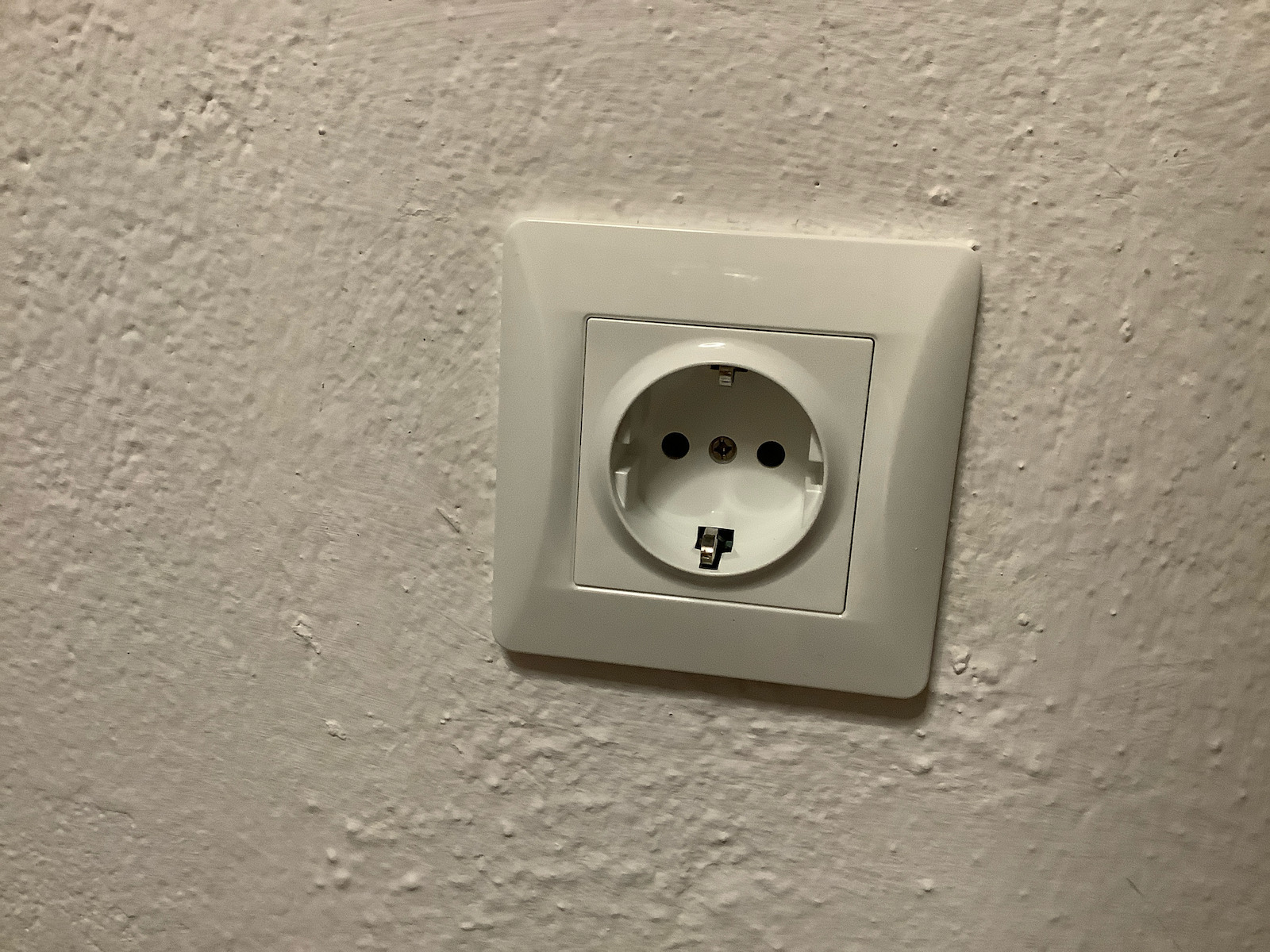 Lineme Single Flush Power Socket with Lid Black