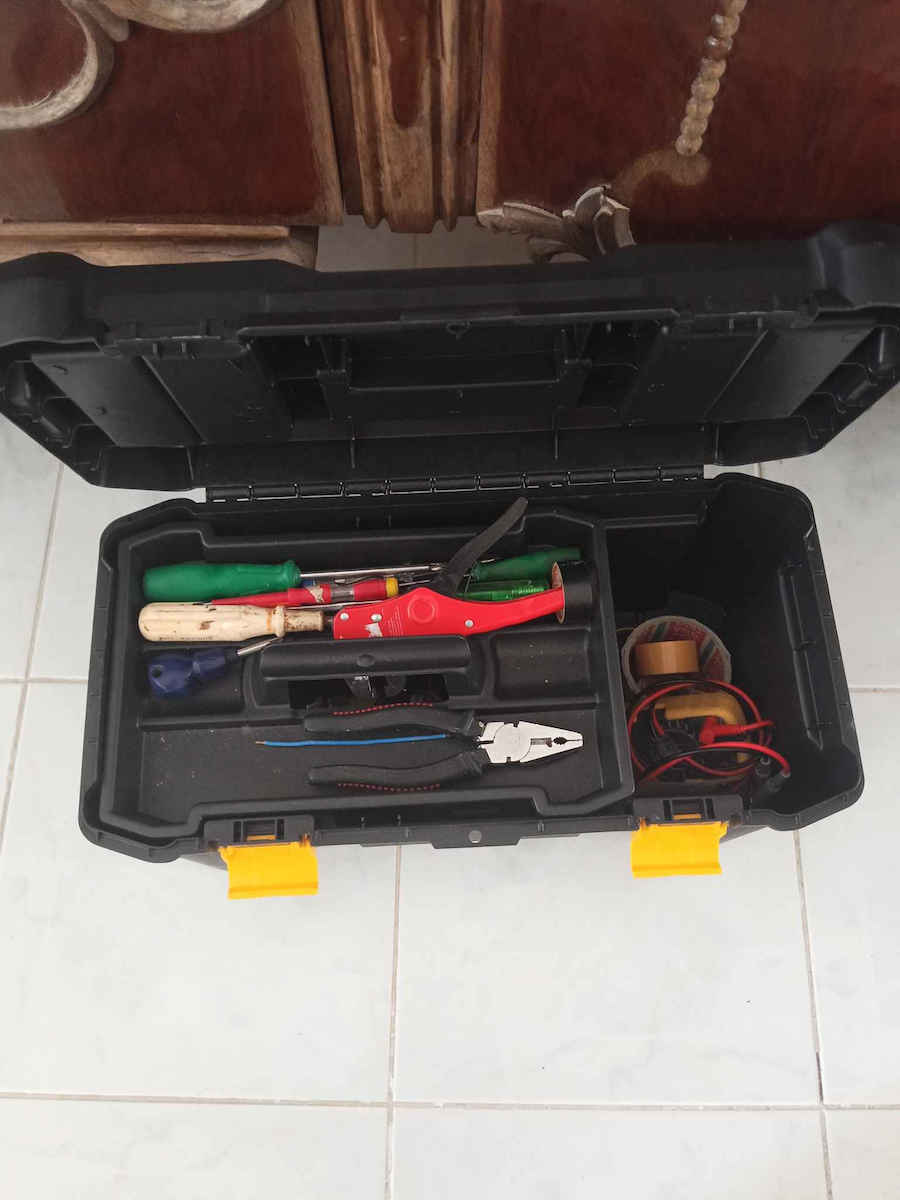 Stanley Essential Handwerkzeugkasten Kunststoff mit Tabakdose B48.2xT25.4xH25cm mit Kunststoff-Klammer