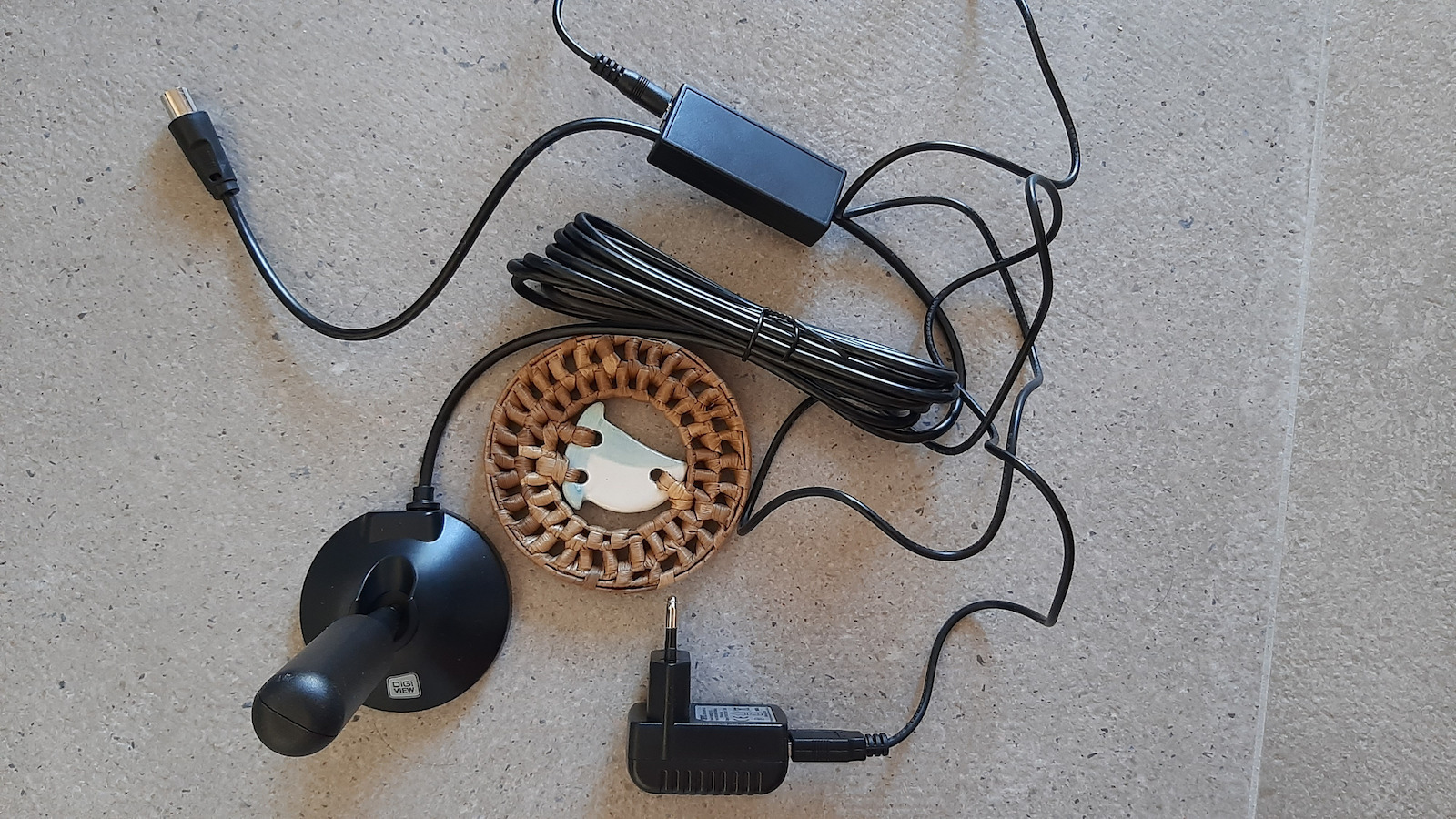 Digiview DV-831 DV-831 Indoor TV Antenna (Requires Power Supply) Black