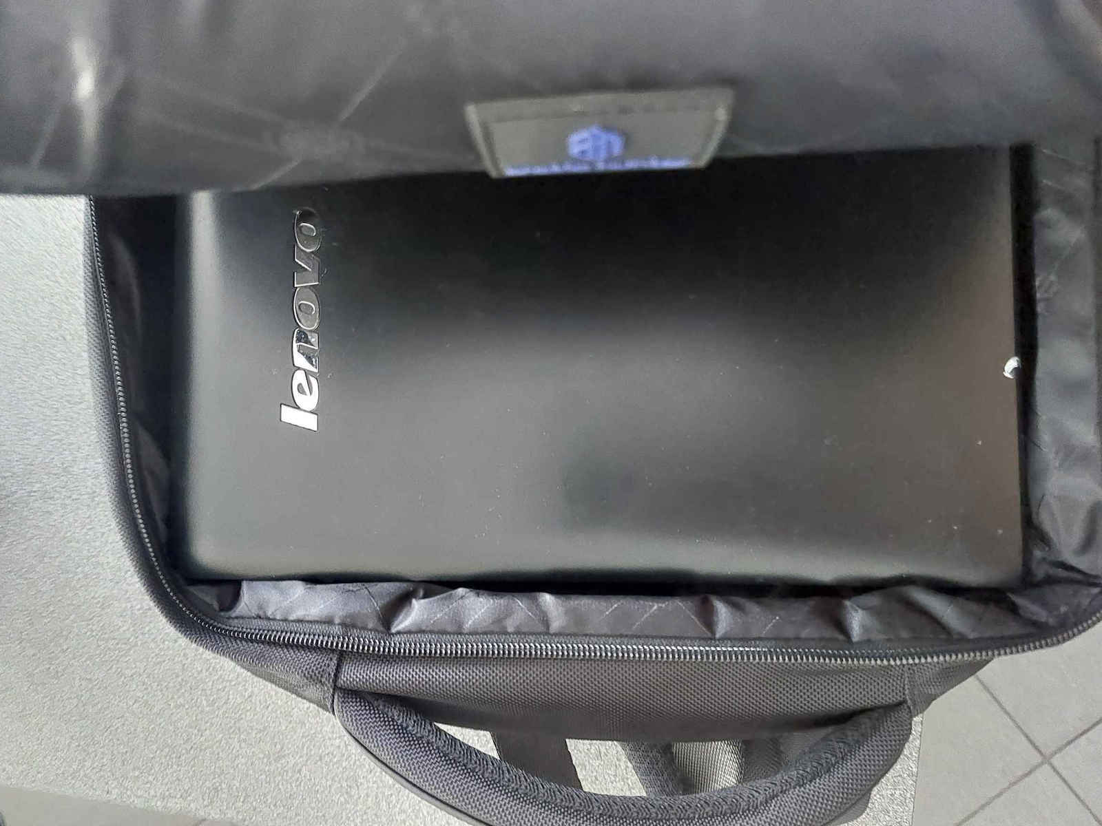 Arctic Hunter B00478 Wasserdicht Tasche Rucksack für Laptop 15.6" in Schwarz Farbe