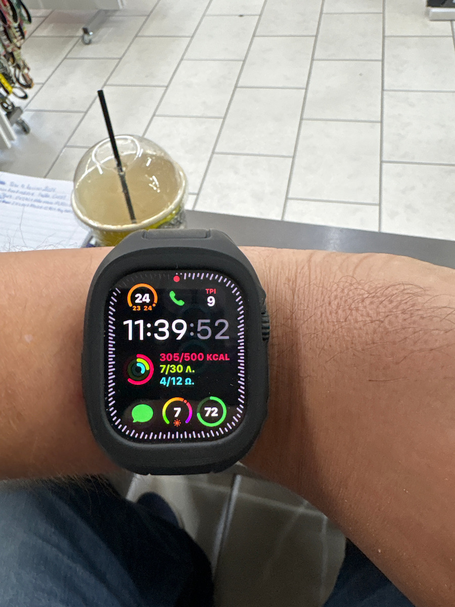 Spigen Liquid Air Pro Tragbare Hüllen in Schwarz für Apple Watch Ultra 49mm