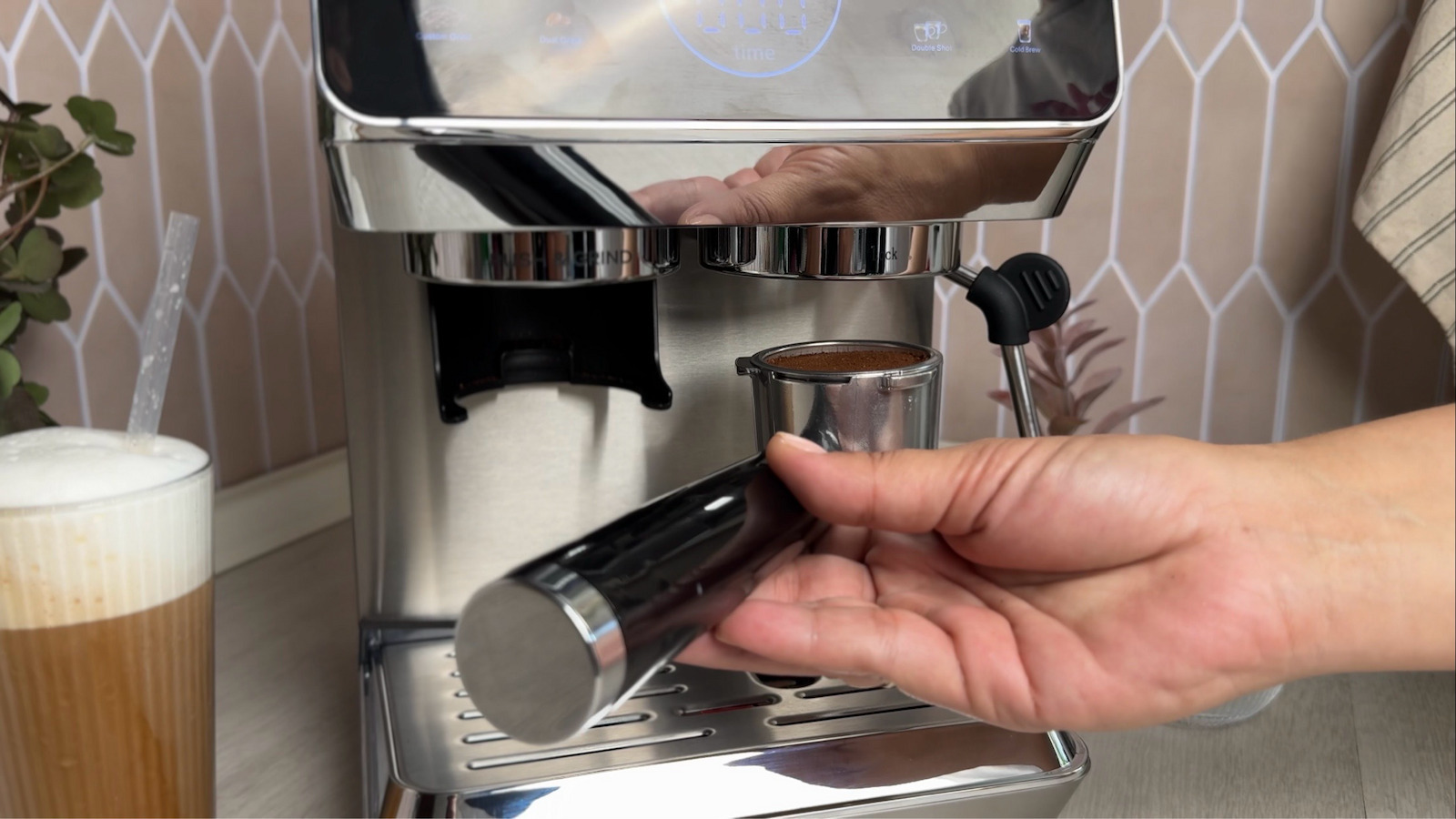 Izzy Automatic Espresso Machine 1500W 20bar Pressure with Grinder Black IZ-6029