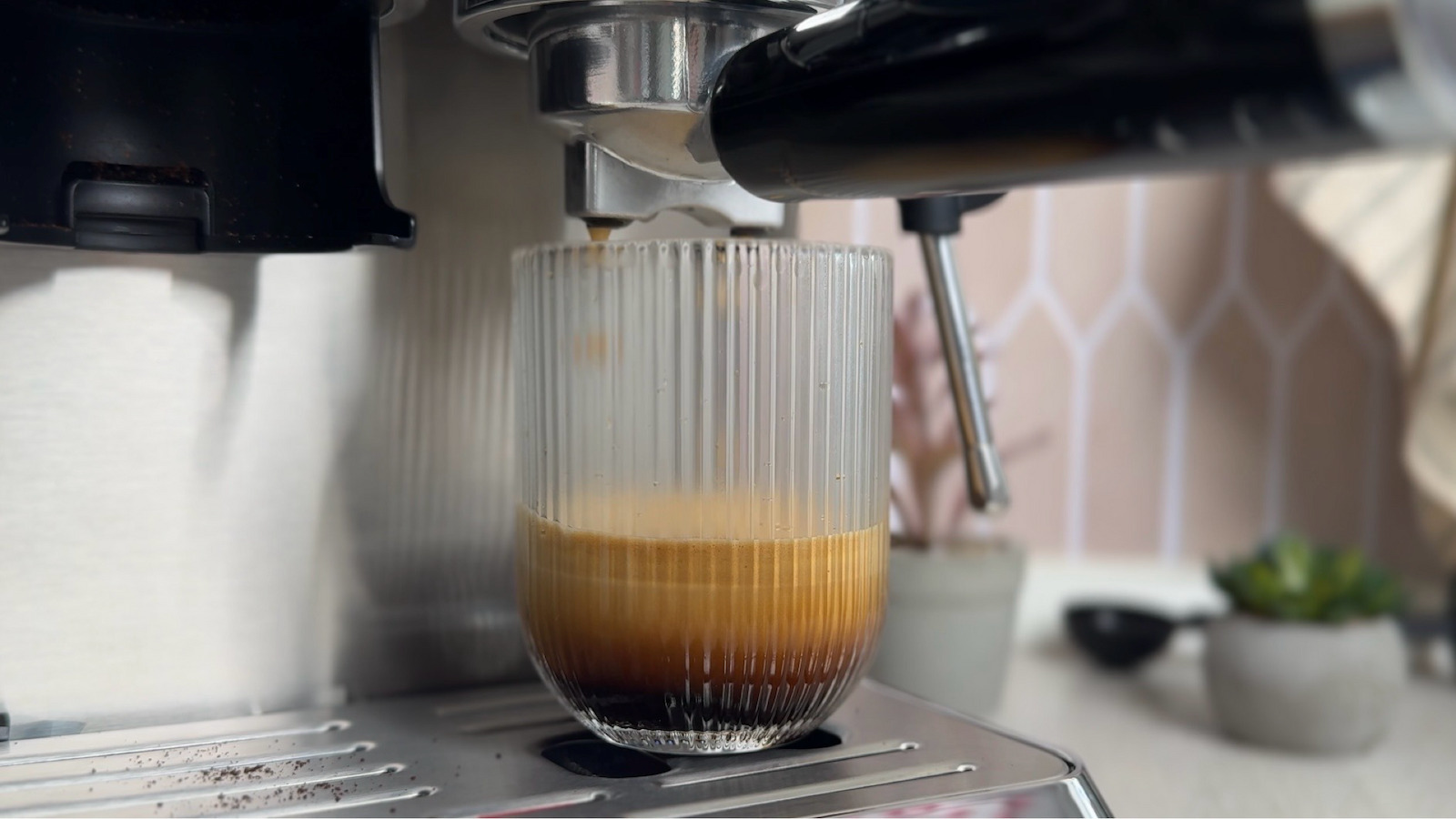 Izzy Automatic Espresso Machine 1500W 20bar Pressure with Grinder Black IZ-6029