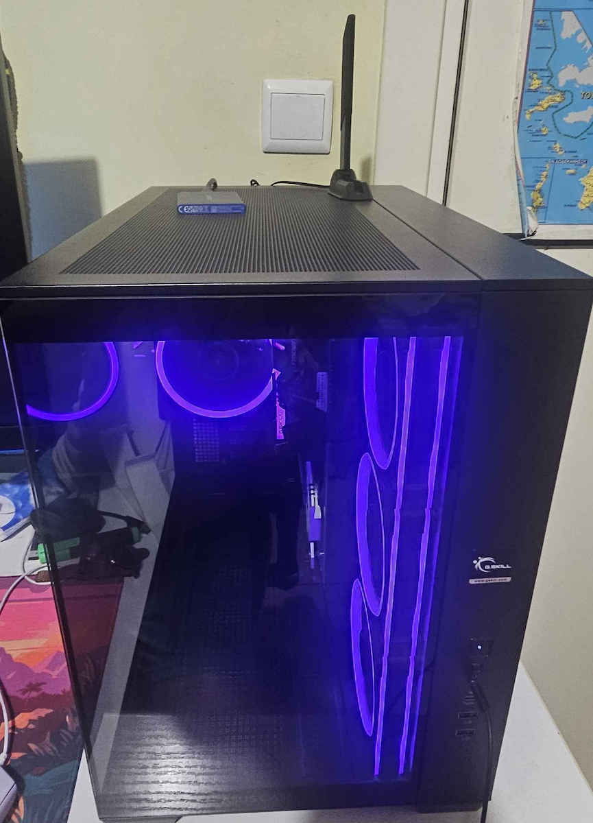 Asus A32 Plus Gaming Midi Tower Κουτί Υπολογιστή με Πλαϊνό Παράθυρο και ARGB Φωτισμό Μαύρο