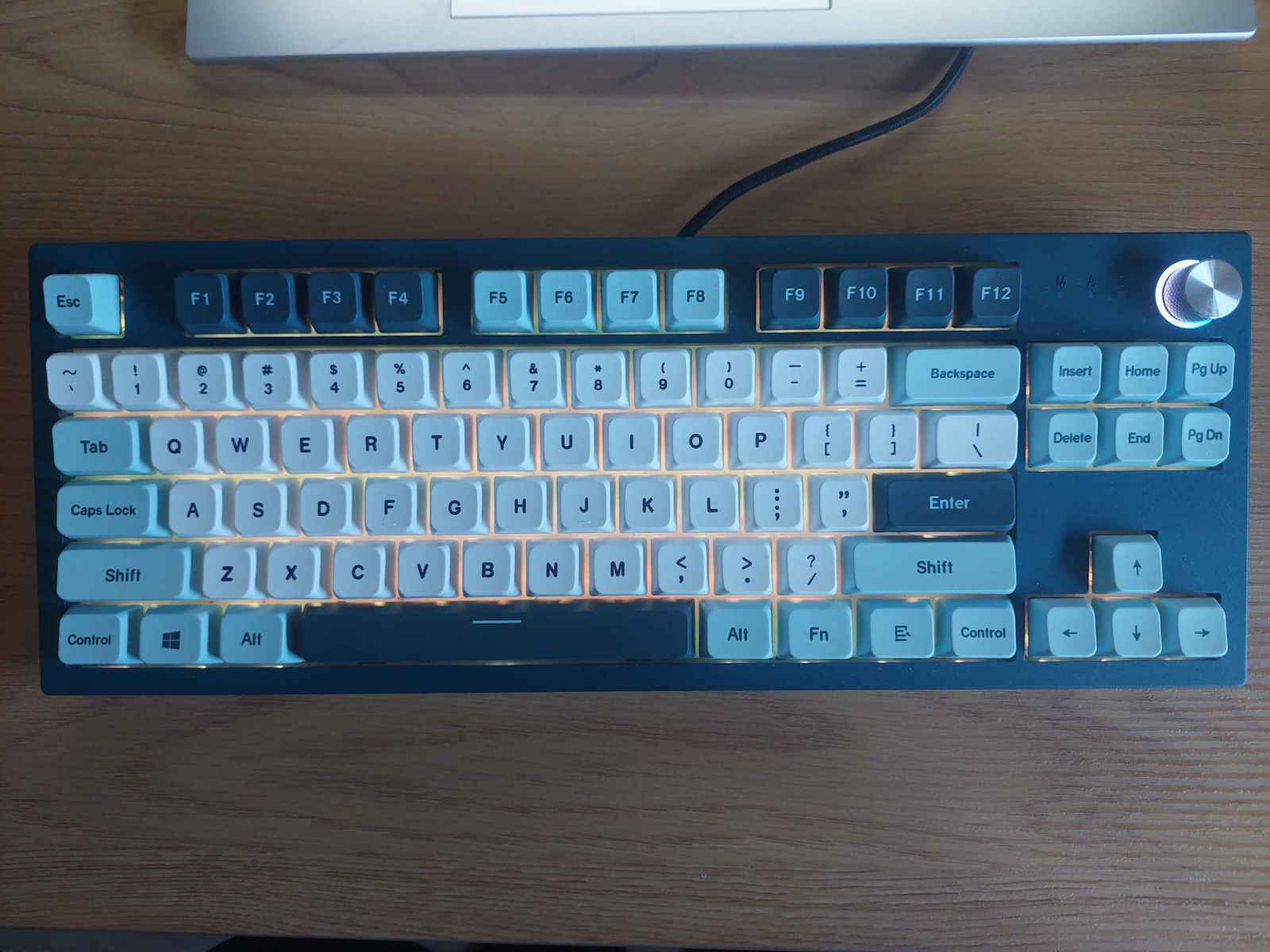 Montech MK87FB Гейминг Инженерен Клавиатура Без Ключове с Gateron G-Pro Brown Превключватели и RGB Осветление Английски (САЩ) Син