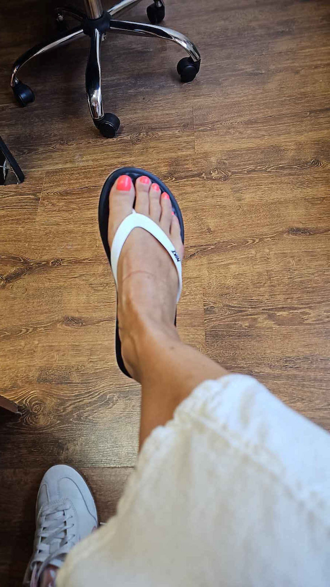 On Deck Frauen Flip Flops in Schwarz Farbe