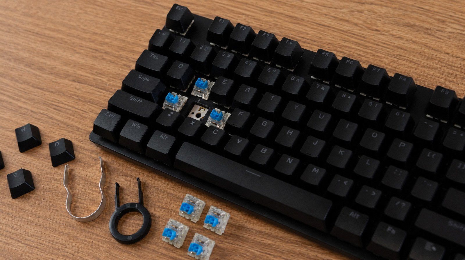 Monarch Gear Gear Hyperion Gaming Mechanische Tastatur Tenkeyless mit RGB-Beleuchtung (Englisch US)