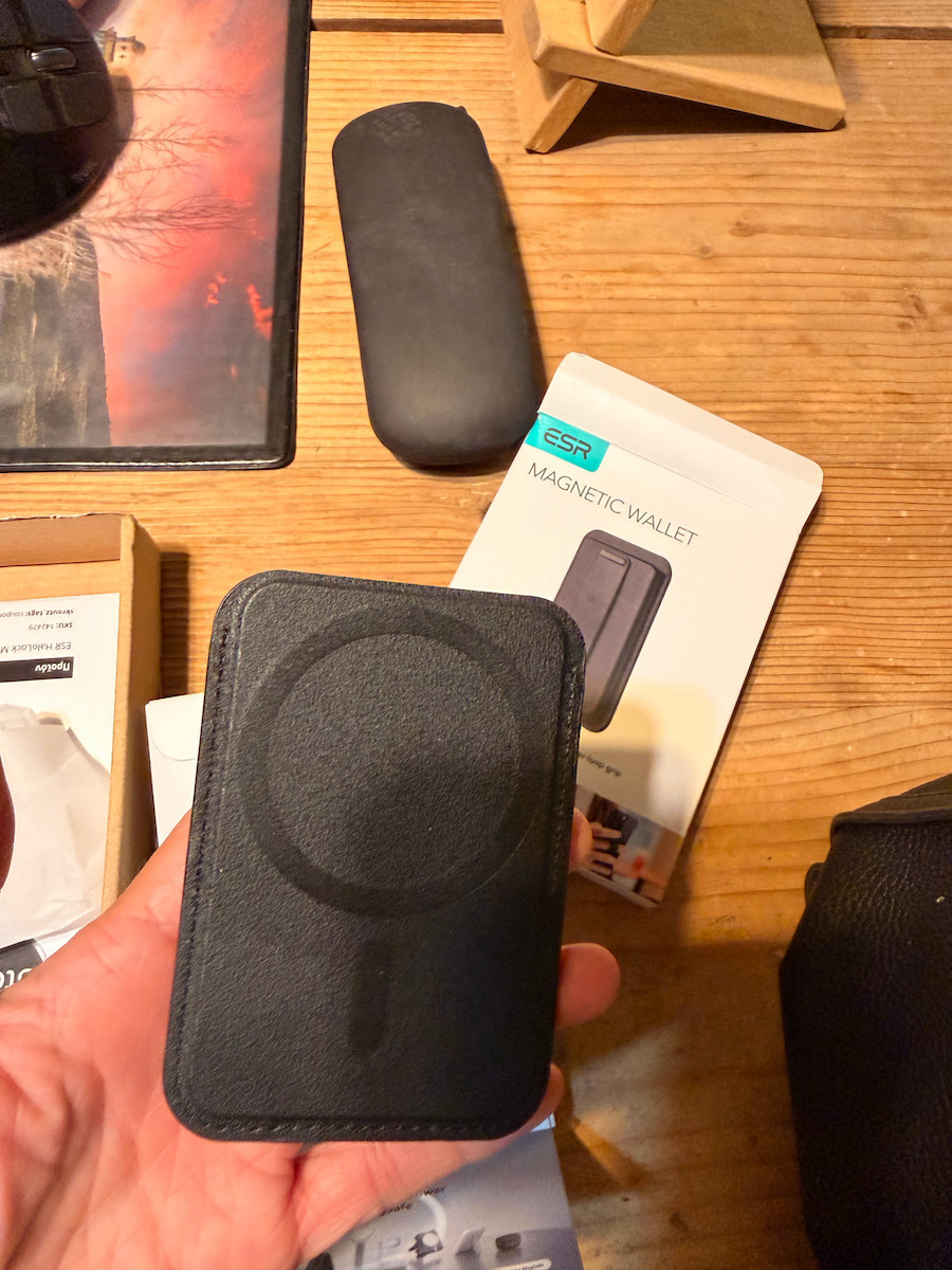 ESR MagSafe Θήκη Καρτών Magnetic Wallet HaloLock σε Μαύρο χρώμα